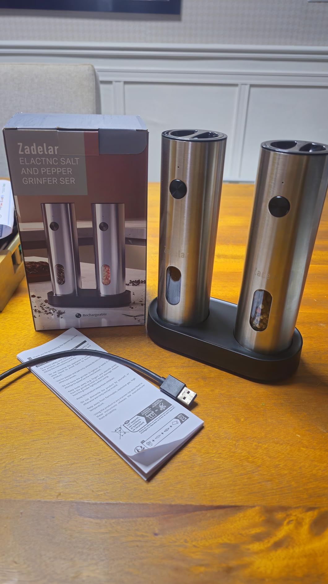 Zadelar Rechargeable Electric Salt and Pepper Grinder Set with USB-C Charging Base, Stainless Steel Automatic Salt and Pepper Shakers, Adjustable Coarseness, LED Light, Large Capacity, Kitchen Gift customer photo 2