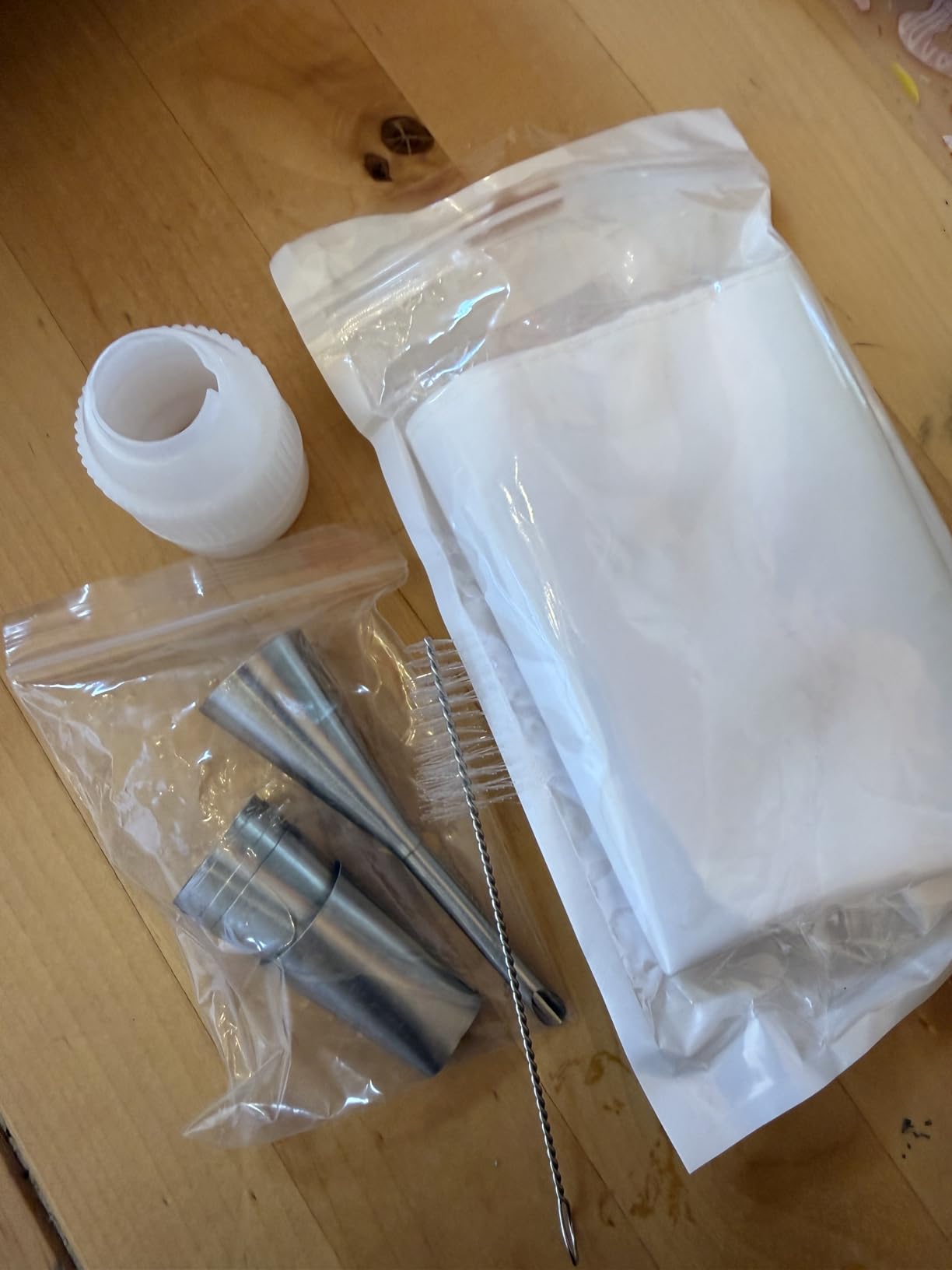 9-Piece Reusable Piping Bags and Tips Set with Stainless Steel Nozzles | Thick cotton bag, 6 stainless steel tips, secure coupler and brush for cakes, cupcakes and cookies decorating, easy to reuse customer photo 2