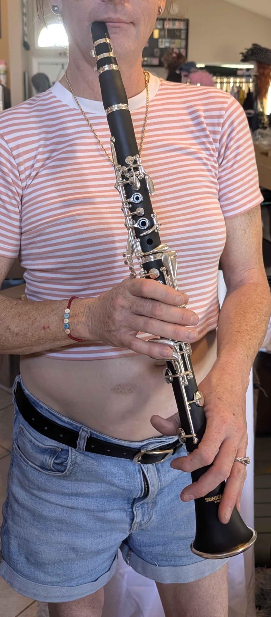 SONICAKE B Flat Clarinet for Beginner & Student, Nickel-plated Bb Ebonite Clarinet 2 Barrels, Reeds with Cleaning Kit, White Gloves and Hard Case, Black, QCR-01 customer photo 2