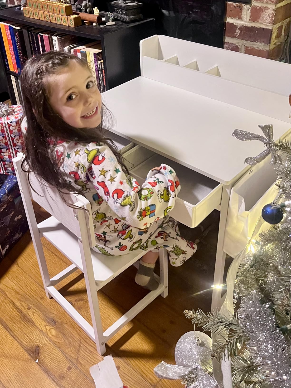 BOLUO White Kids Desk and Chair Set for 5-8 Year Old, Small Child Desk with Fabric Drawer, Children Study Table with Storage Toddler Girls Boys customer photo 2