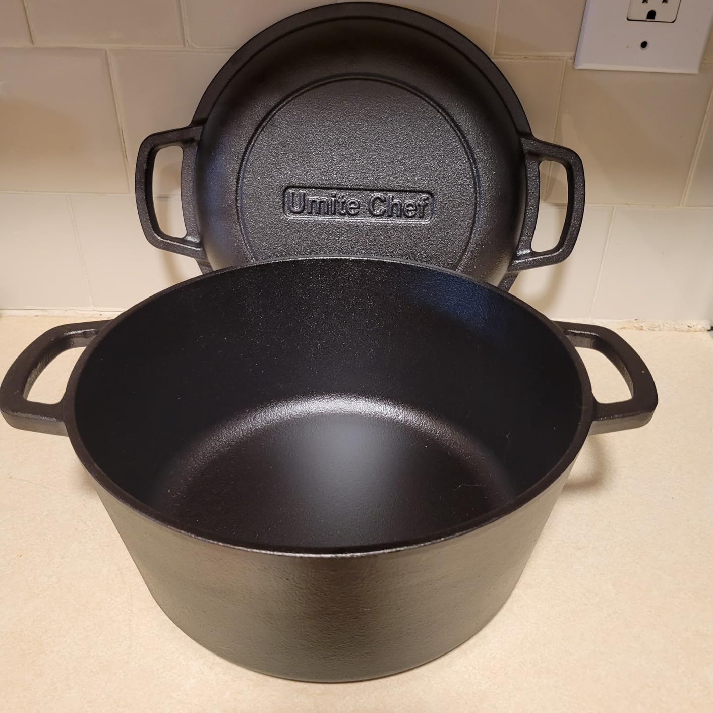 Cast Iron Dutch Oven Pot with Skillet Lid - Pre-Seasoned - Umite Chef Cast Iron Skillet Cookware for Bread, Frying, Baking - Dual Handles - Oven, Grill, Campfire & Stovetop Safe - 5QT customer photo 1