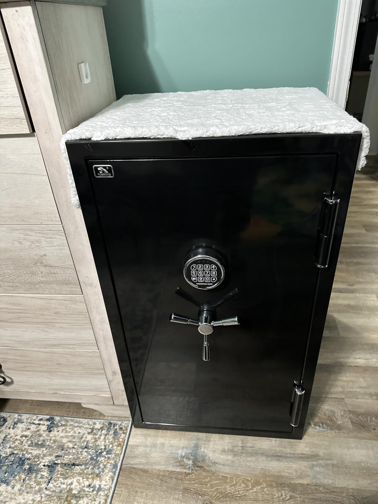 TIGERKING 8.78 Cu Ft Large Fireproof Safe for Home, Glossy Finish Design | 40-Min Fire Resistance, 72-H Water Resistance, 174 lb Heavy-Duty Steel Body, Digital Keypad, Jewelry & Valuables Storage customer photo 1