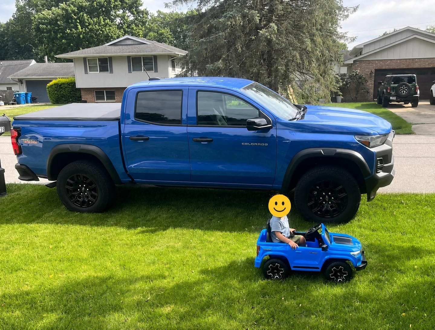 Winado 12V Licensed Chevrolet Colorado Electric Ride on Car, Black | Ride on Toys for Toddlers with Remote Control, Bluetooth, Soft Start, LED Lights customer photo 2