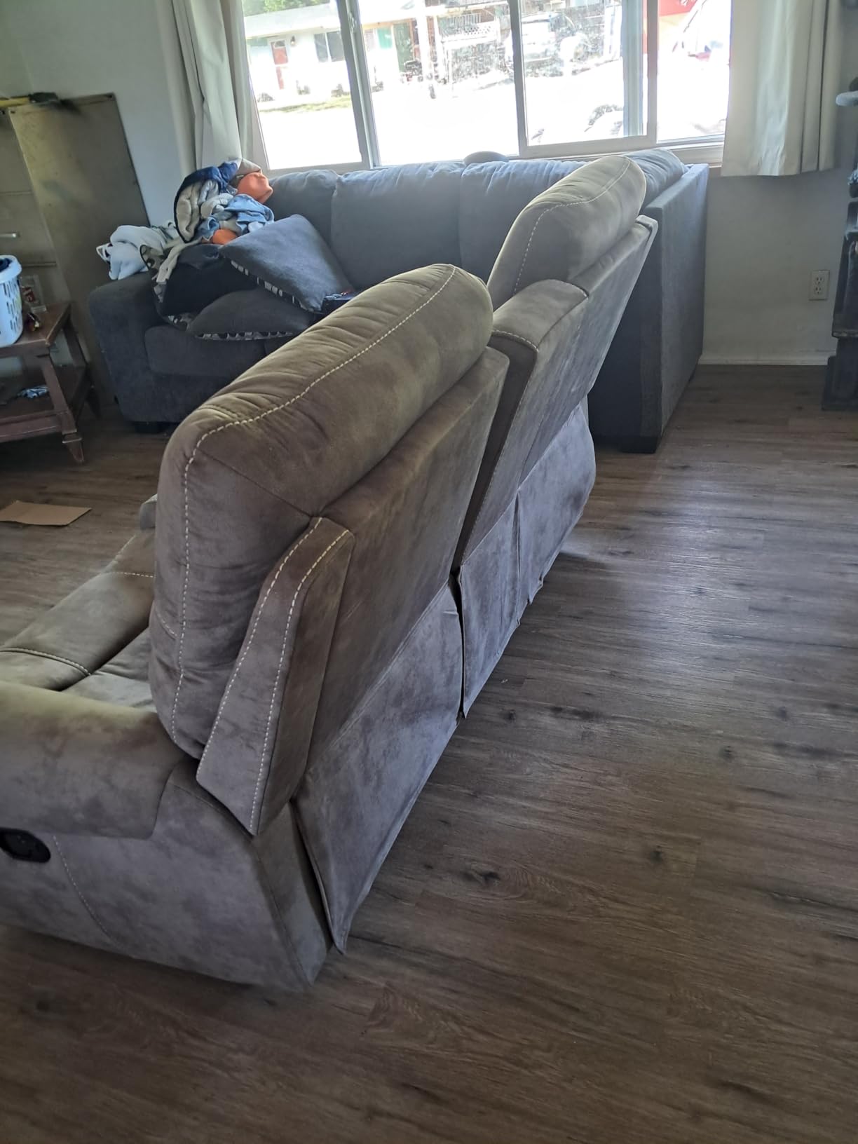 Manual Recliner Loveseat Sofa, 2 Seater Reclining Couch Chair with Center Console, Hidden Storage and Cup Holders, Vintage Rivet Mid-Century Design for Living Room, Meeting Room, Brown customer photo 2