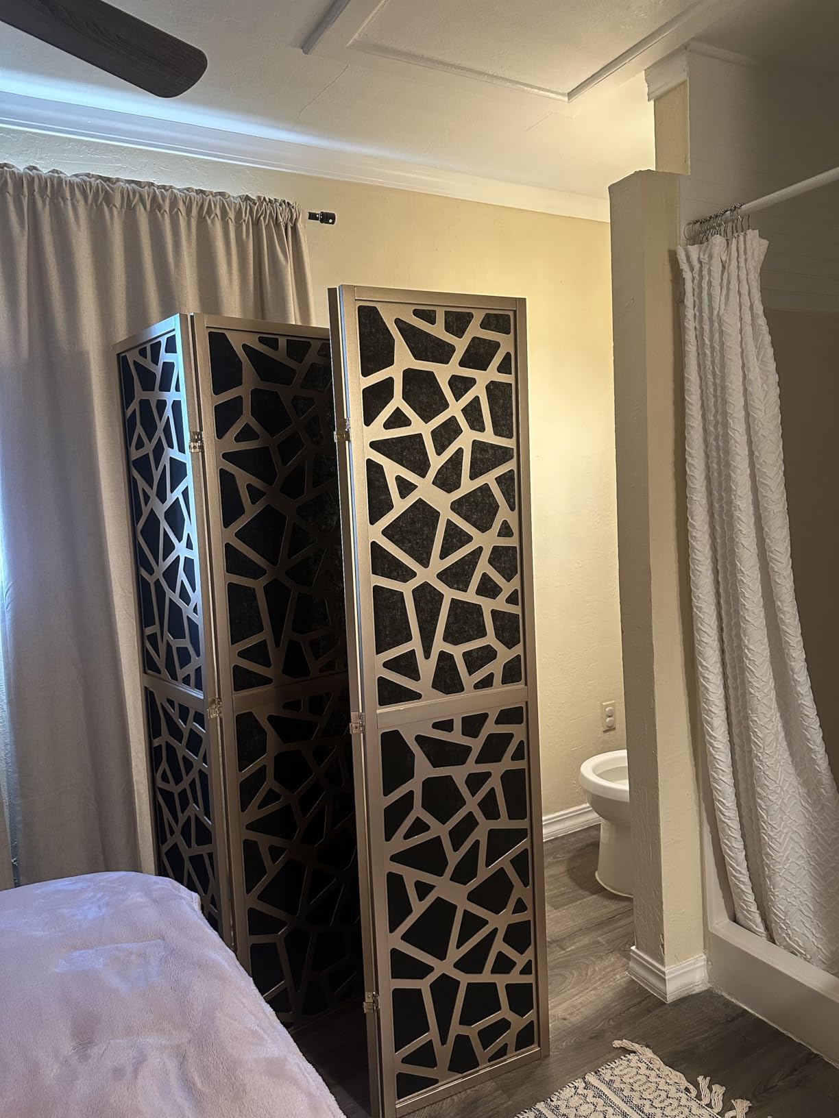 Roundhill Furniture Aurra 4-Panel Wood Room Divider, Folding Portable Partition Screen, Black Screen with Gold Frame customer photo 2