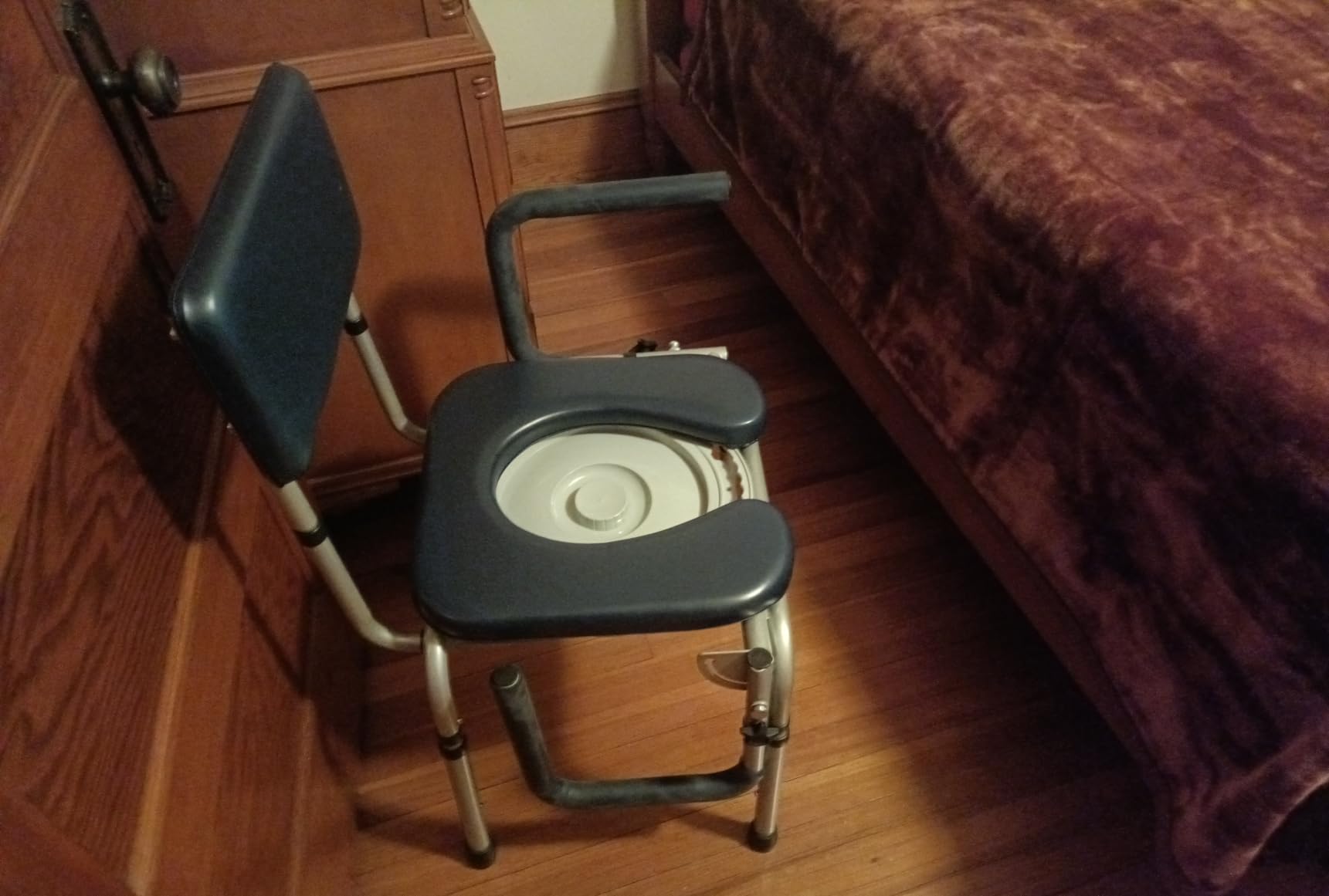 M73 Drop Arm Bedside Commodes for Seniors, Potty Chair for Adults customer photo 1