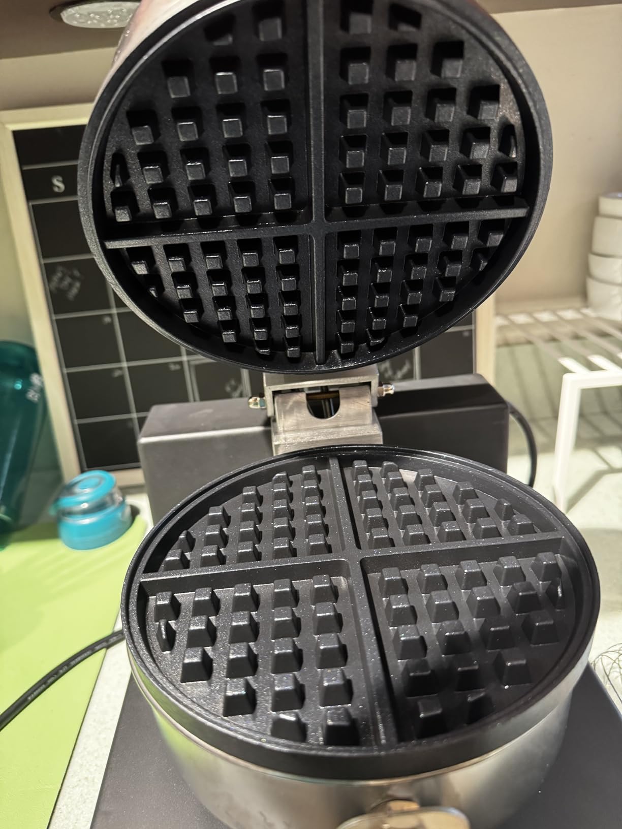 Commercial Waffle Maker for Restaurant, 110V Electric Waffle Maker w/Non-stick and 122-572°F Adjustable Temp, 1200W Profession Waffle Iron with Timer and Heavy Duty, Hotel Waffle Machine customer photo 2