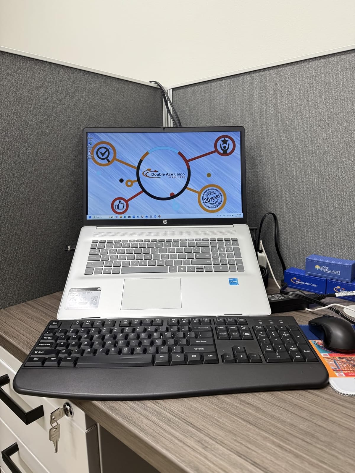 HP 17.3