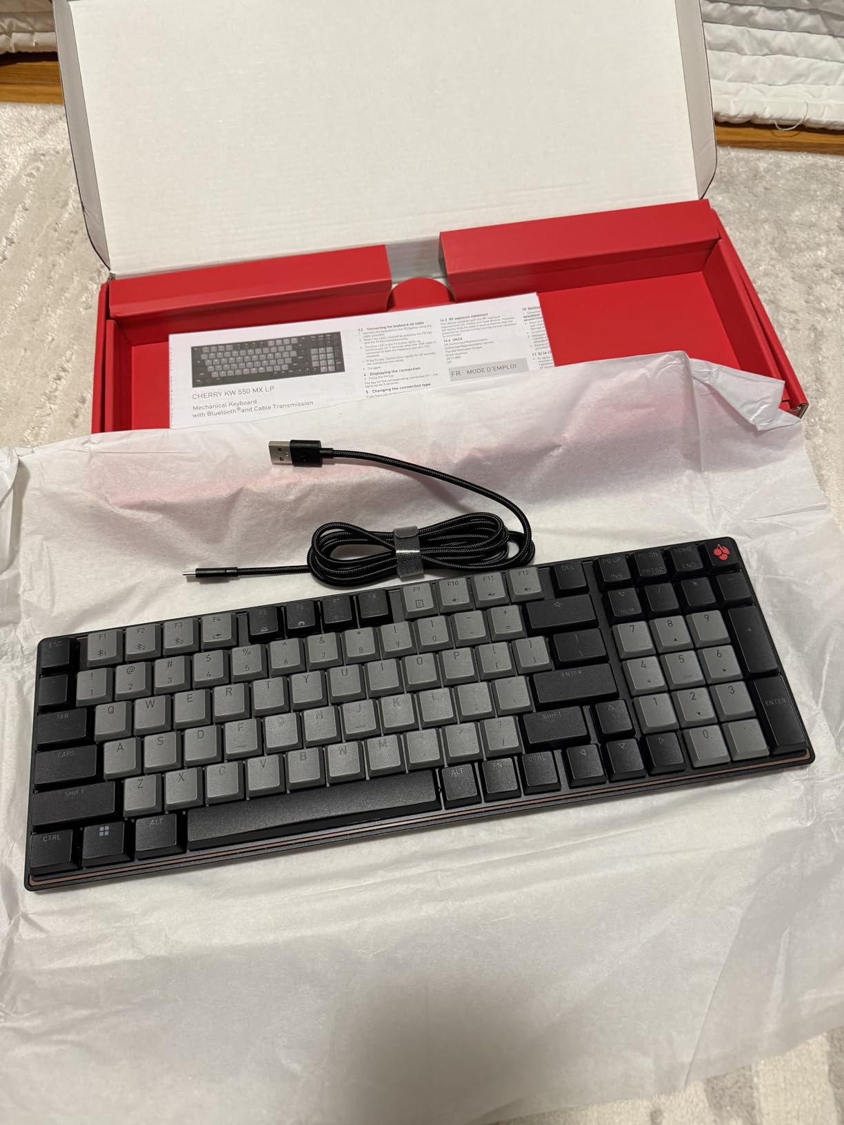 Cherry KW 550 MX LP, 96% Mechanical Low Profile Keyboard, Wireless Multi-Device Keyboard for up to 4 Devices, PBT-Keycaps, MX LP 2.0 Ivory Switches, Black customer photo 1