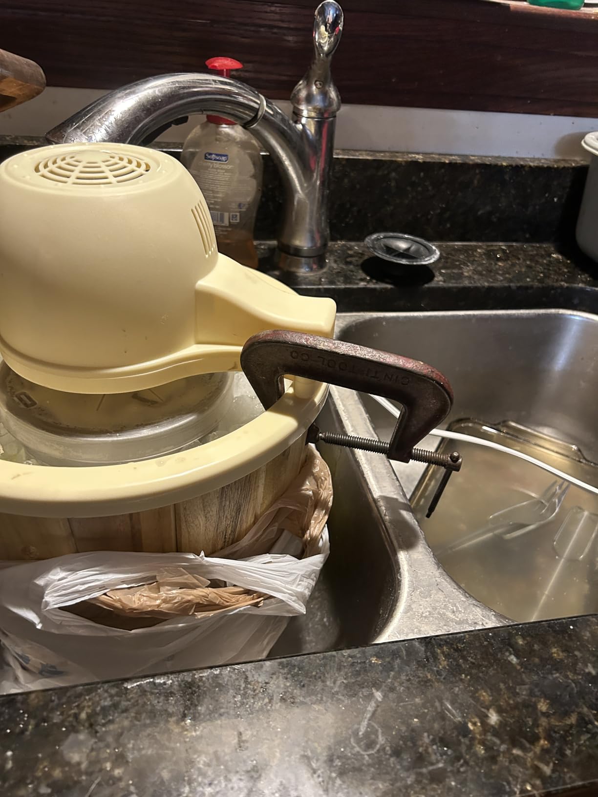 Elite Gourmet EIM949 6Qt Old Fashioned Walnut Wood Bucket Ice Cream Maker customer photo 1