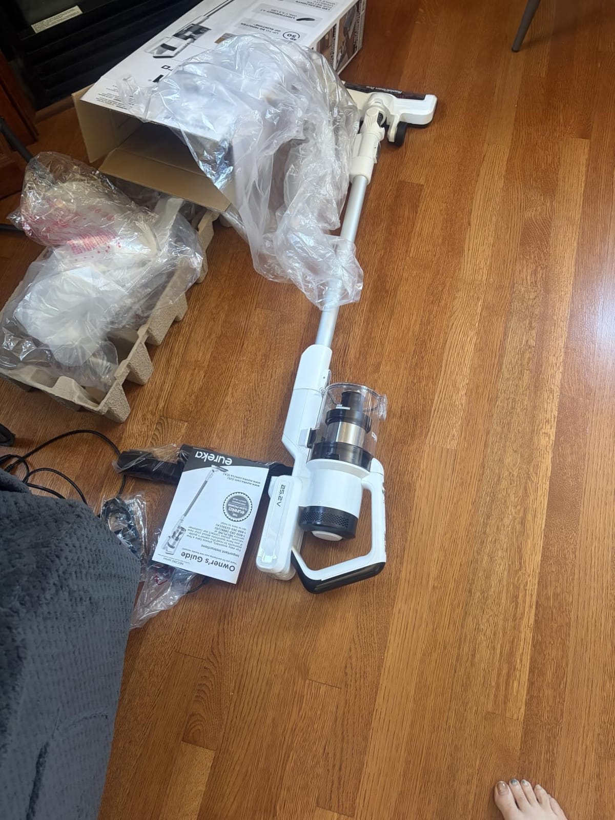 Eureka RapidClean Pro Pet Hair Cordless Vacuum, NEC280WH | 5.3 lbs Lightweight, Anti-Tangle Brushroll, Up to 40 Mins Runtime, 3 Power Modes, LED Headlights, For Carpet & Hard Floor customer photo 2
