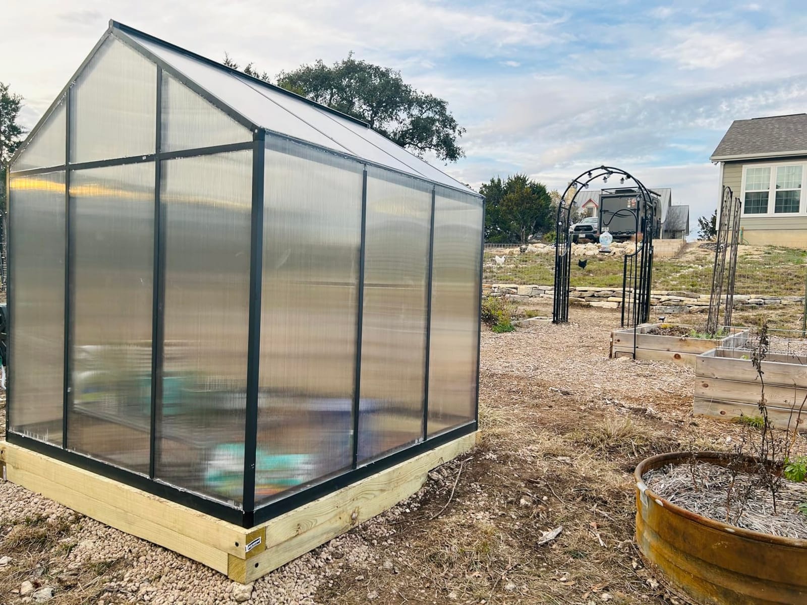 VEIKOU 8' x 16' Polycarbonate Greenhouse for Outdoors, Walk-in Green House with 2 Vents, Aluminum Frame, Riveted Structure, Greenhouse Kit for Outdoor Backyard, Garden, Gray customer photo 1