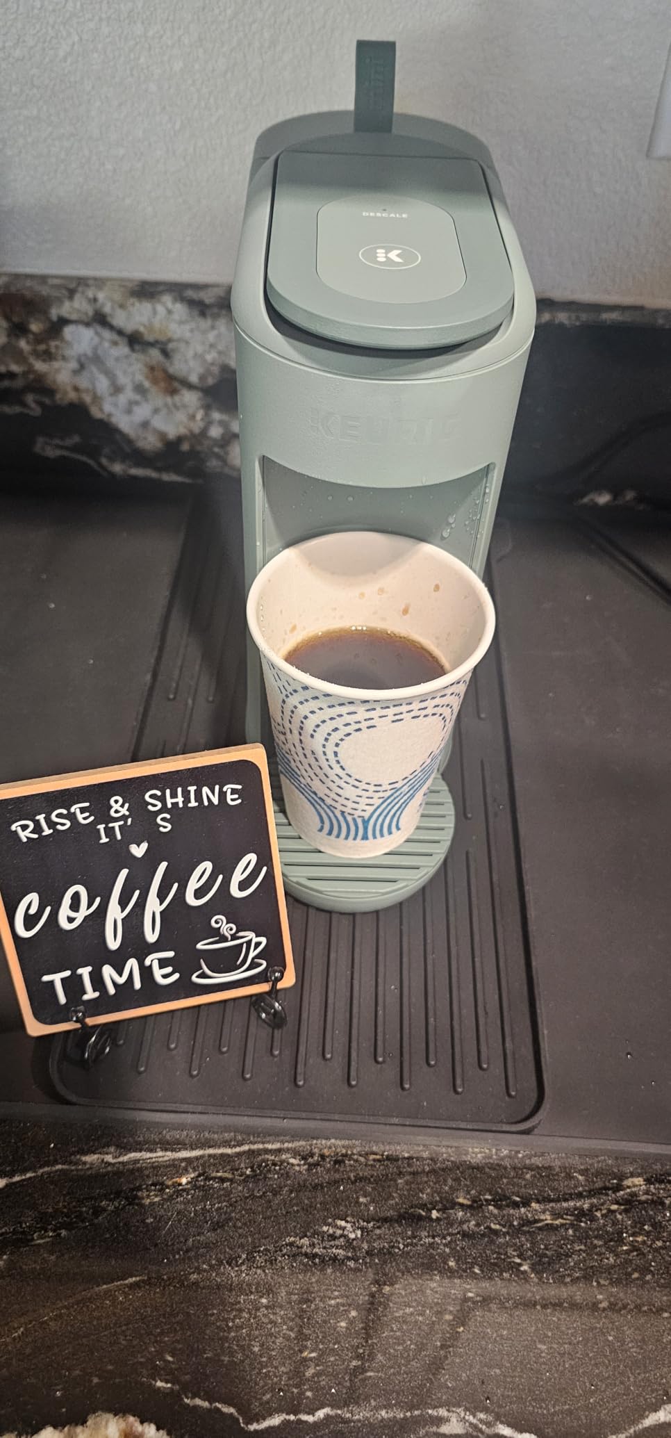Keurig K-Mini Mate Single Serve K-Cup Pod Coffee Maker, Brews Up to 12 oz Cup, Compact Portable Coffee Machine for Small Spaces, Great for Dorms & Offices, Black customer photo 1