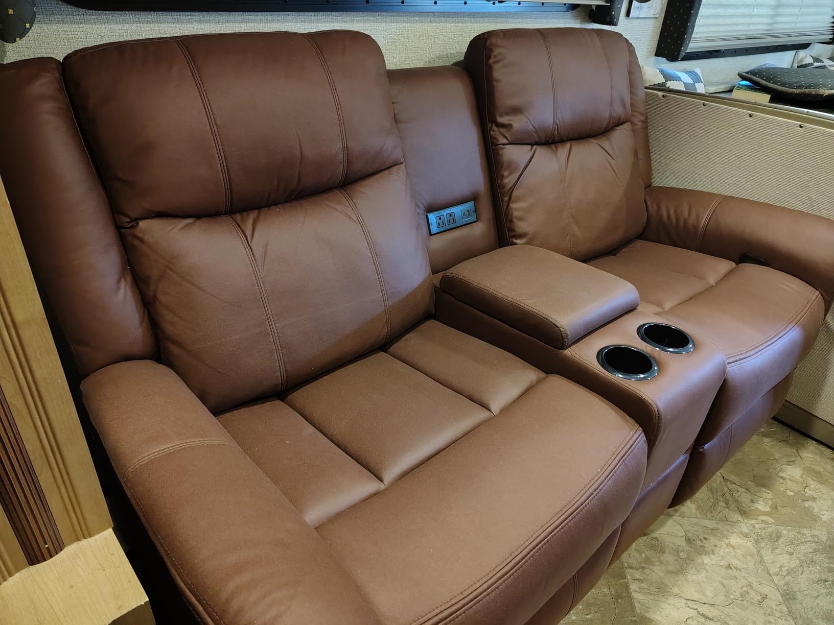 Korser Loveseat Recliner Sofa, Reclining Loveseat Couch, Reclining Couch with Console, USB Port, US Outlets, and Cup Holders, 2-Seater Sofa for Living Room customer photo 1