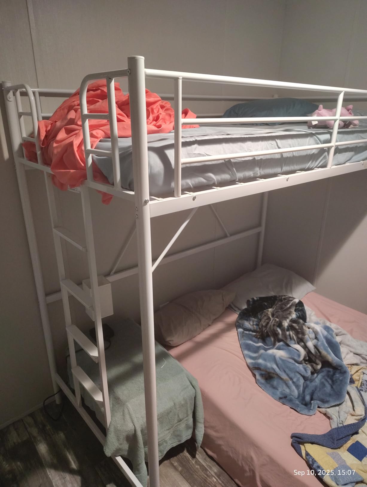VINGLI Queen Loft Bed with Flat Rungs for Adults, Kids and Young Teens, No Box Spring Required, Heavy Duty Metal Slat Support, Black customer photo 1