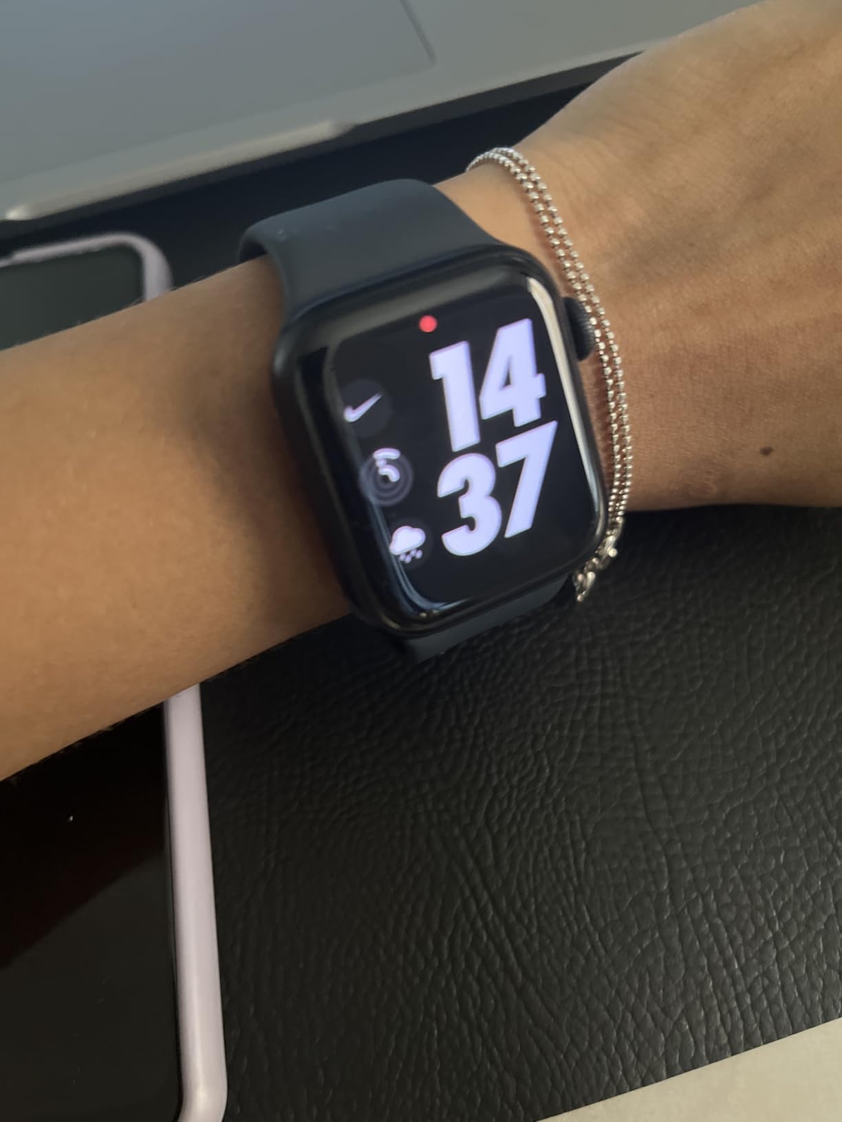 Watch SE 3 [GPS + Cellular 40mm] Smartwatch with Midnight Aluminum Case with Midnight Sport Band - S/M. Fitness and Sleep Trackers, Heart Rate Monitor, Always-On Display, Water Resistant customer photo 2
