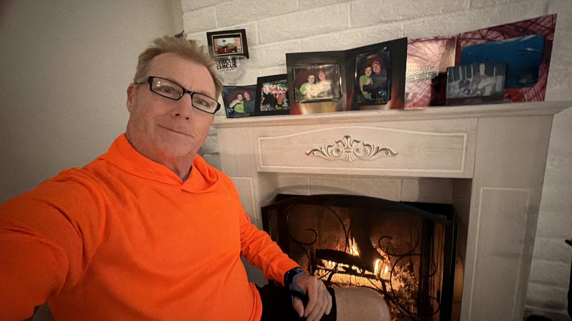 HOMCOM Modern Fireplace Mantel with Leg, 44.7