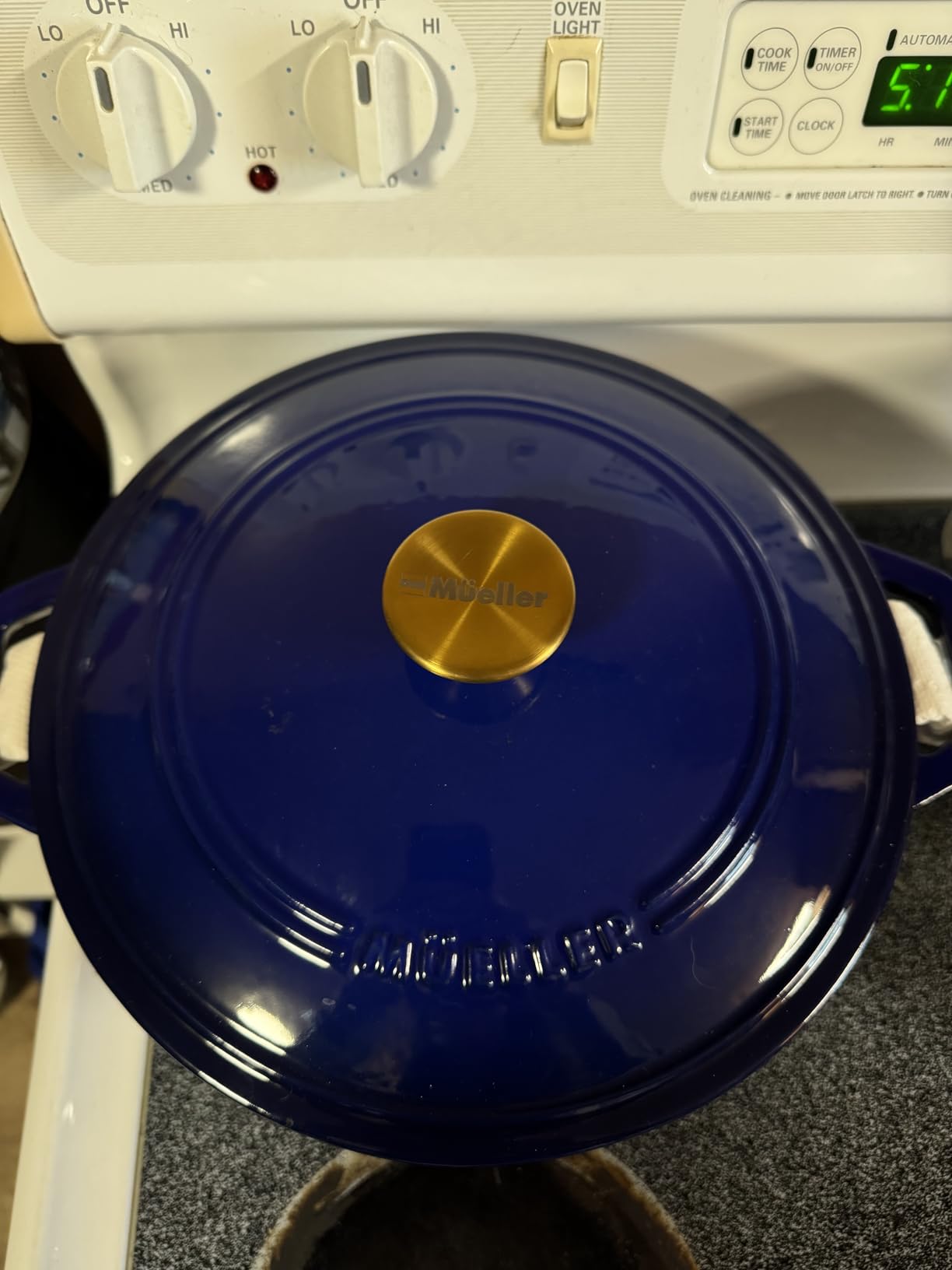 MUELLER HOME 5.5 Quart Enameled Cast Iron Oval Dutch Oven with Rooster Knob and Cotton Potholders, Heavy-Duty Cookware, Oven-Safe up to 500° F & Across All Cooktops, Thanksgiving Essentials, Emerald customer photo 1