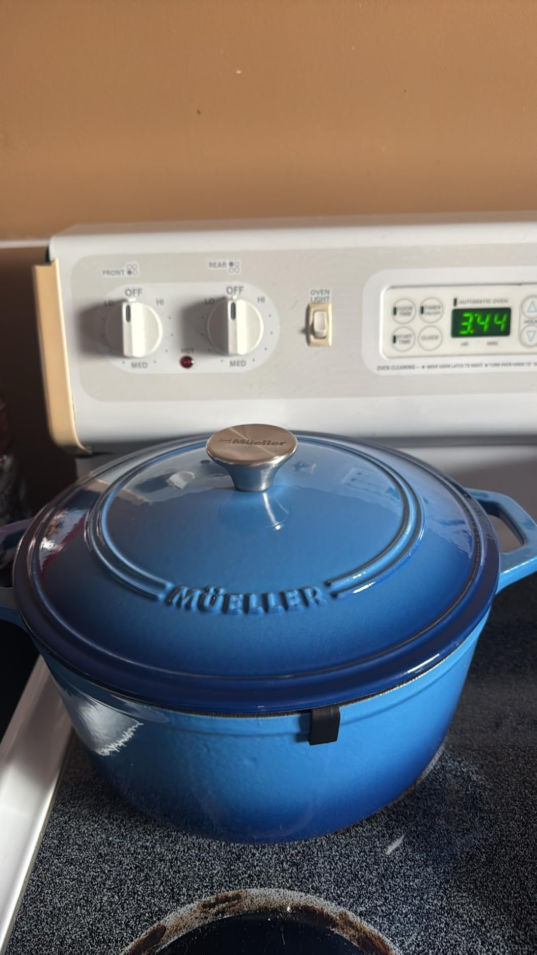 MUELLER HOME 5.5 Quart Enameled Cast Iron Oval Dutch Oven with Rooster Knob and Cotton Potholders, Heavy-Duty Cookware, Oven-Safe up to 500° F & Across All Cooktops, Thanksgiving Essentials, Emerald customer photo 2