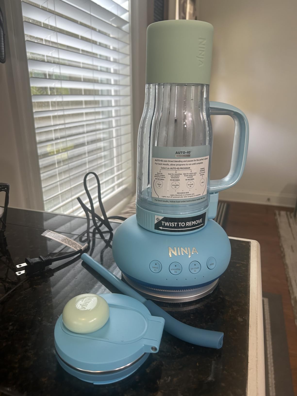 Ninja BlendBOSS Personal Blender, 26oz Tumbler, 1200PW, Stone Mint, DB351ST customer photo 2