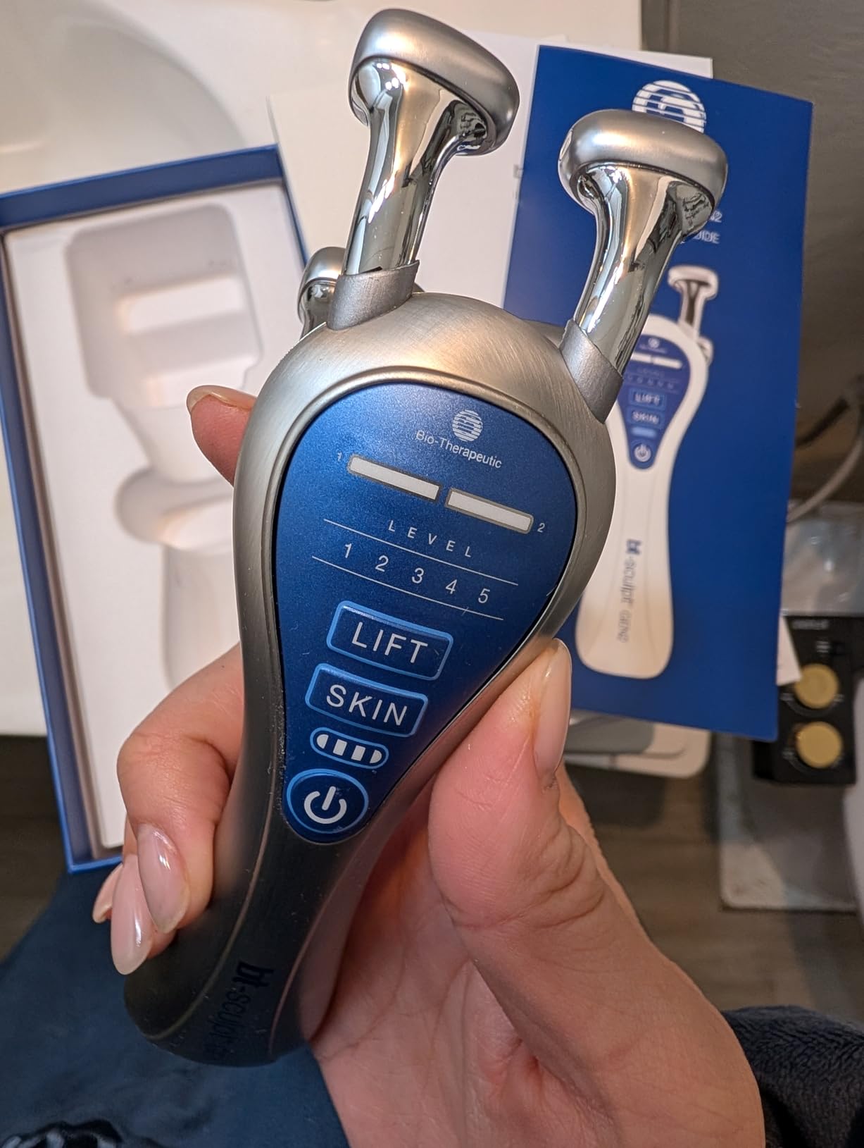 bt-Sculpt GEN2, Microcurrent Facial Lifting, Sculpting, and Firming with Proprietary Kinesthetic Lifting for Home use (Brushed Alloy) customer photo 1