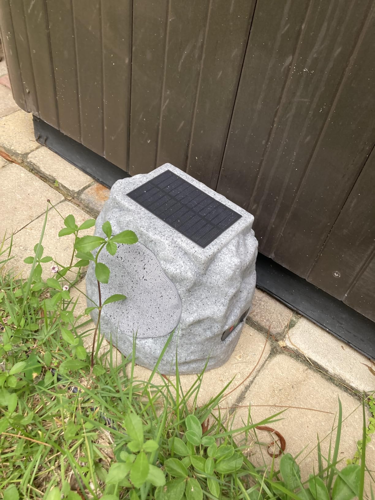 Rock Speakers Outdoor Water-Resistant IP44, Multi-Sync Up to 100 Speakers, Solar-Powered Rock Speaker with Light for Patio Garden Party Pool Deck Yard Outside customer photo 2