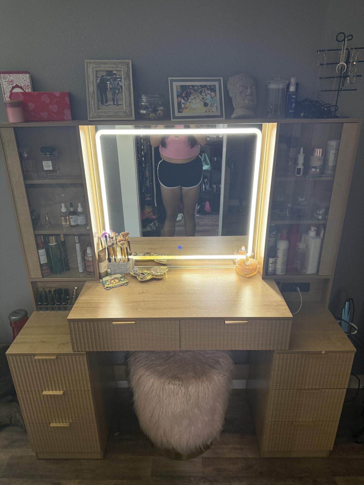 Big Vanity, Fluted Wood Makeup Vanity with Mirror Lights, Oak Vanity Desk | Large, Charging Station, Sound Sync Chasing LED Lights, Wood Vanities, Luxury Glass Cabinets, 8 Drawers, Girls, Women customer photo 1