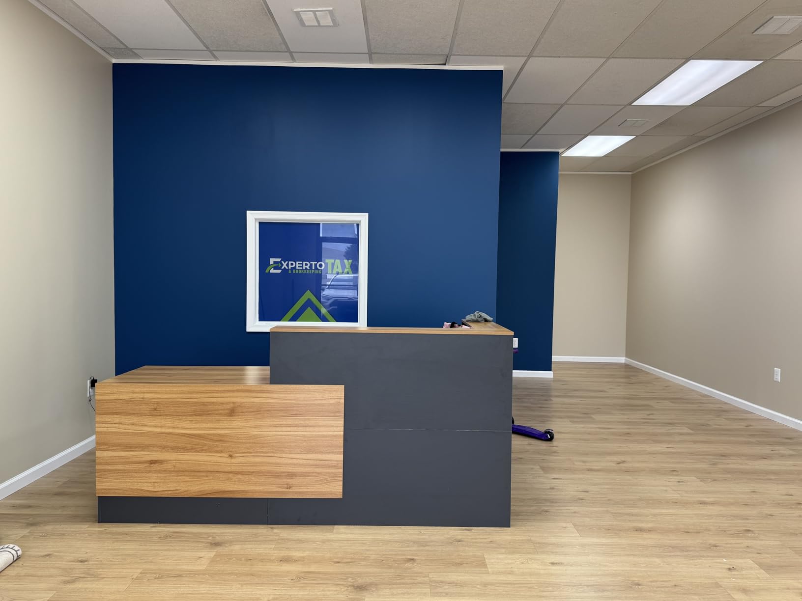 L-Shaped Reception Desk with Lockable Drawers, Adjustable File Cabinet & Keyboard Tray, Modern Front Counter for Office, Salon, or Lobby (Left-L Walnut/Slate Gray, 70.9''L x 23.6''W x 41.3''H) customer photo 2