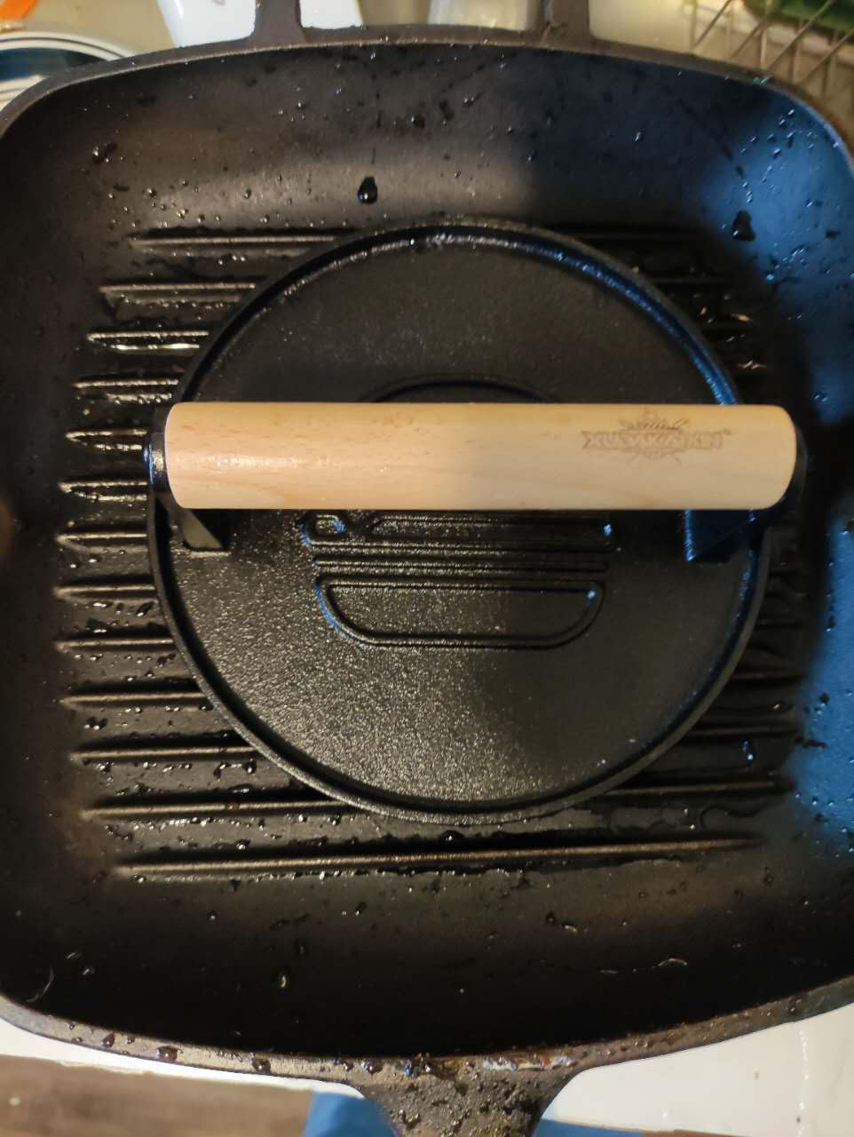 XUDAKAIXIN Carbon Steel Griddle + Grill Press | Professional-Grade Seasoned Cookware | Induction, Gas & Oven Compatible (Up to 1200°F) | Long-Lasting & Durable customer photo 2