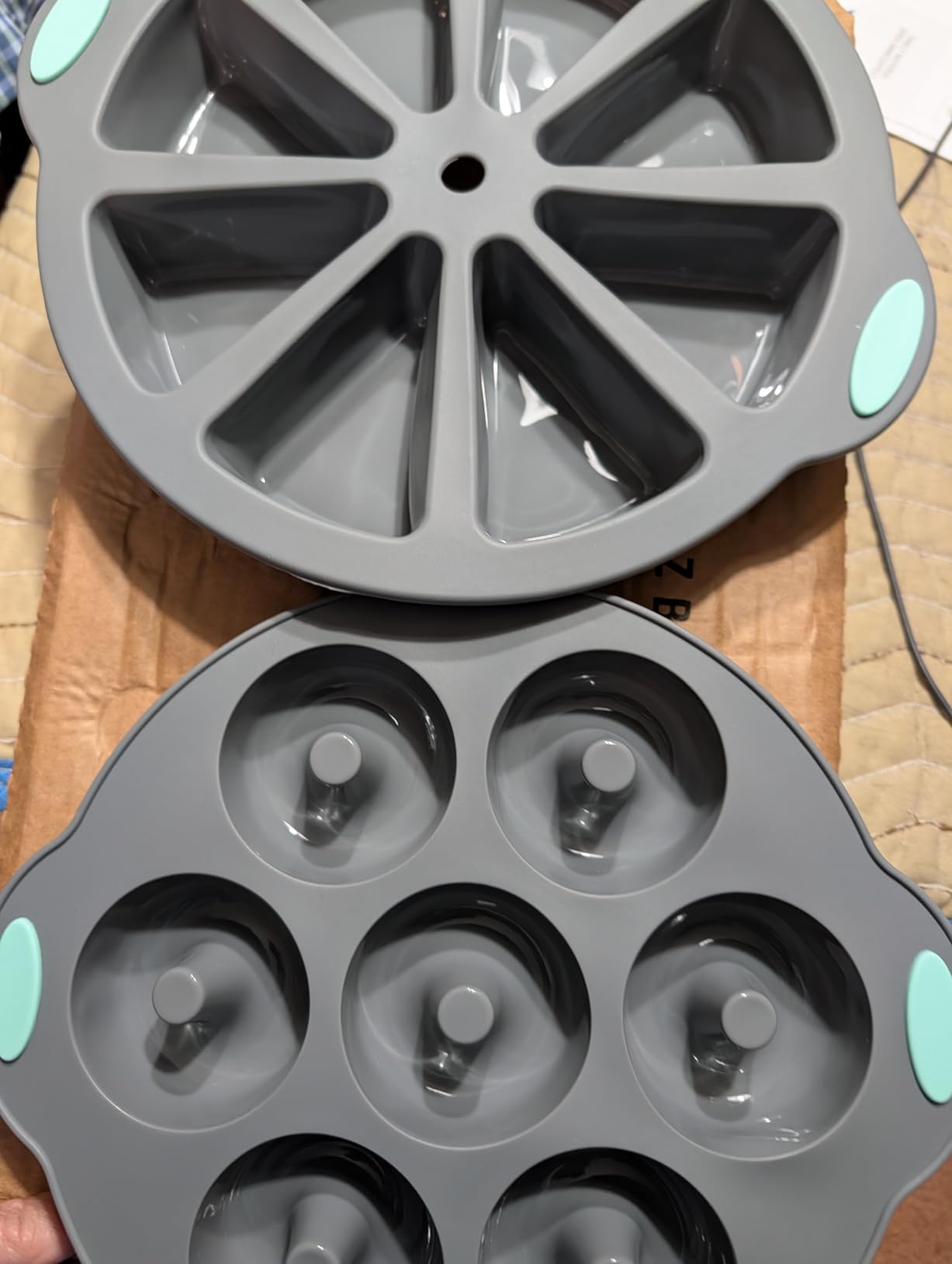 To encounter 51 Piece Silicone Baking Pan Set, Non-Stick Bakeware Set with Baking Pans, Reusable Donut Mold, Food-Grade Silicone Molds for Cakes, Cookies, Muffins, Bread, Light Grey customer photo 1