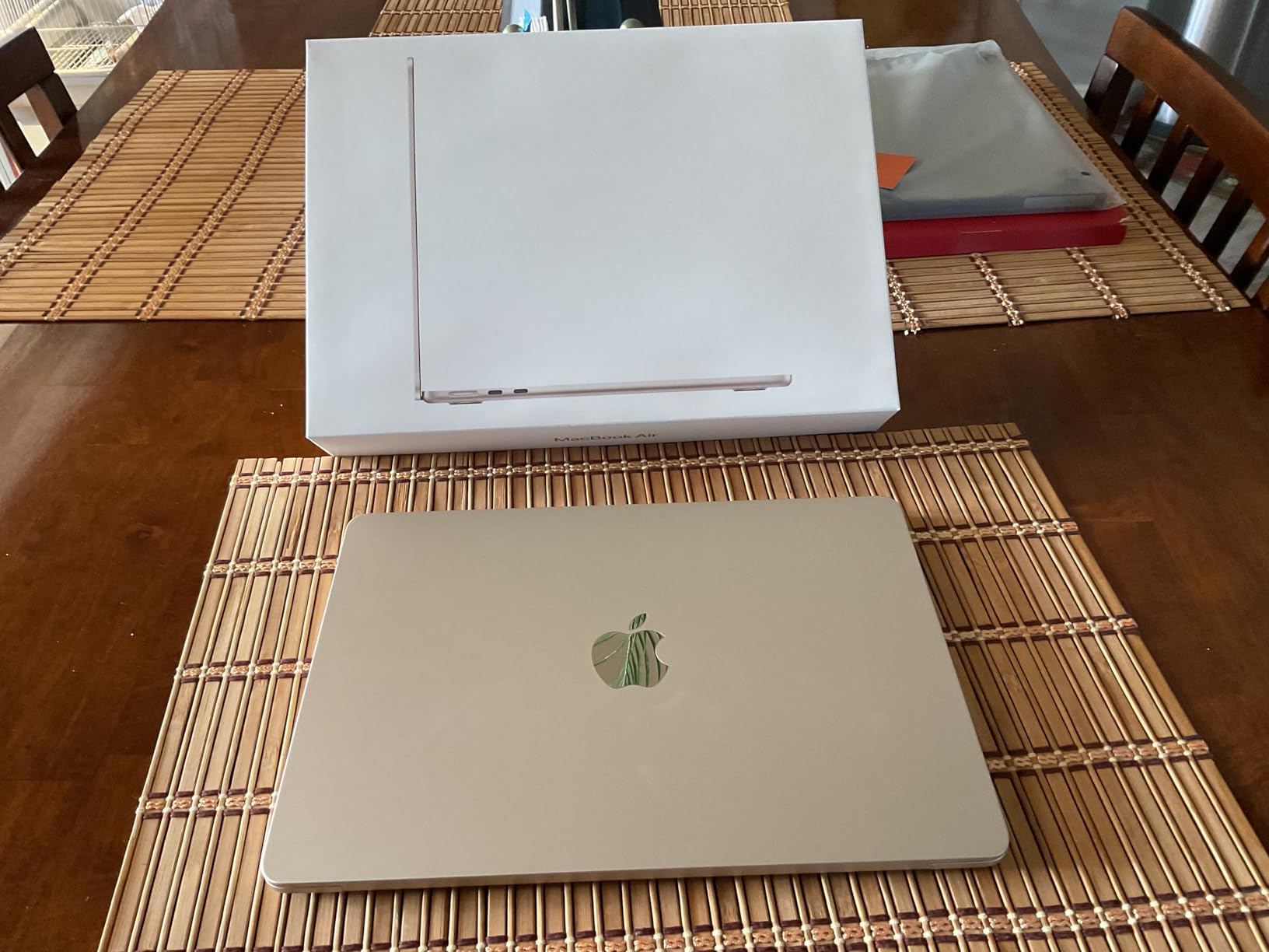 2026 MacBook Air 13-inch Laptop with M5 chip: Built for AI, 13.6-inch Liquid Retina Display, 24GB Unified Memory, 1TB SSD, 12MP Center Stage Camera, Touch ID, Wi-Fi 7; Starlight customer photo 1