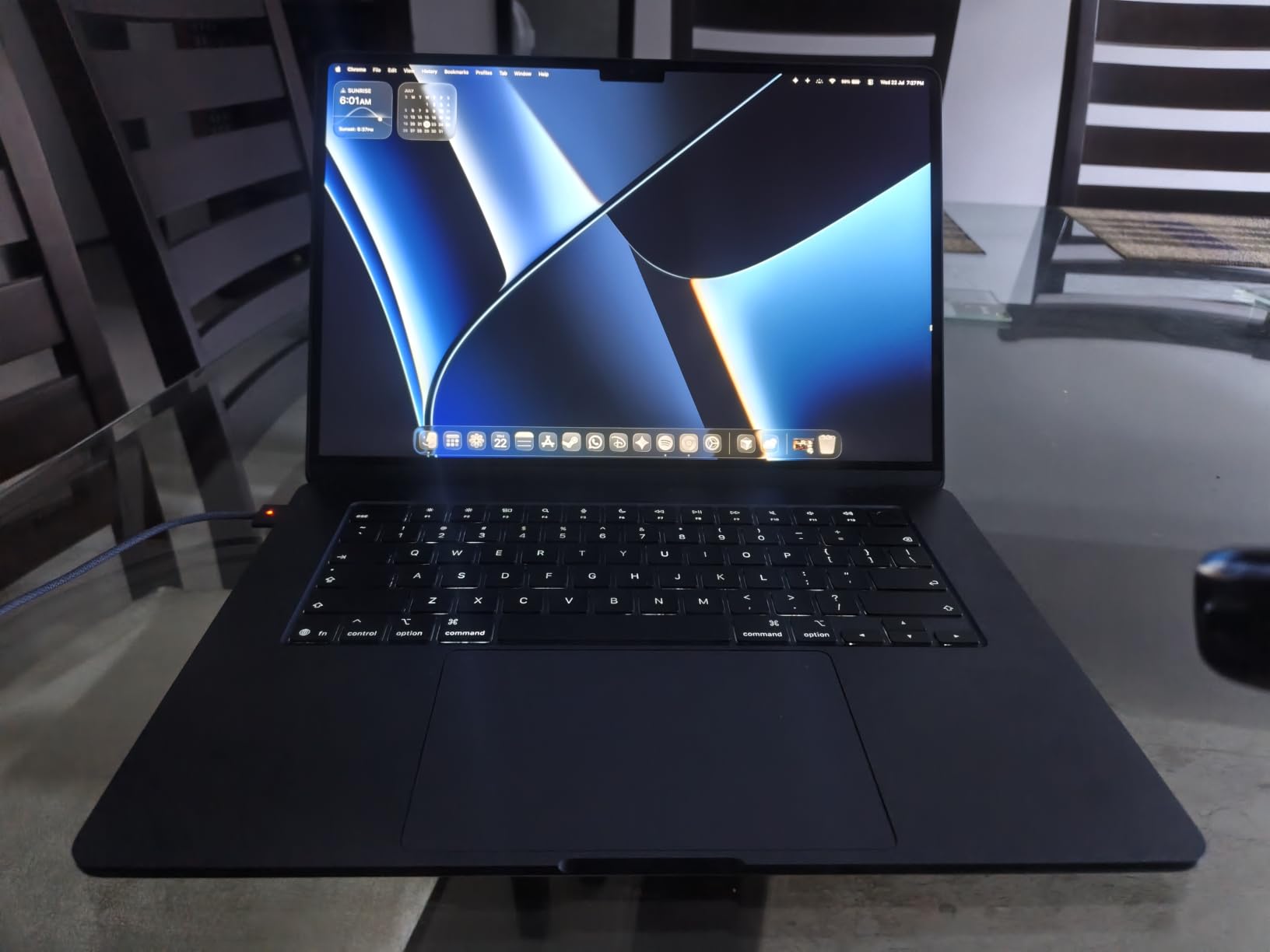 2026 MacBook Air 15-inch Laptop with M5 chip: Built for AI, 15.3-inch Liquid Retina Display, 16GB Unified Memory, 512GB SSD, 12MP Center Stage Camera, Touch ID, Wi-Fi 7; Starlight customer photo 1