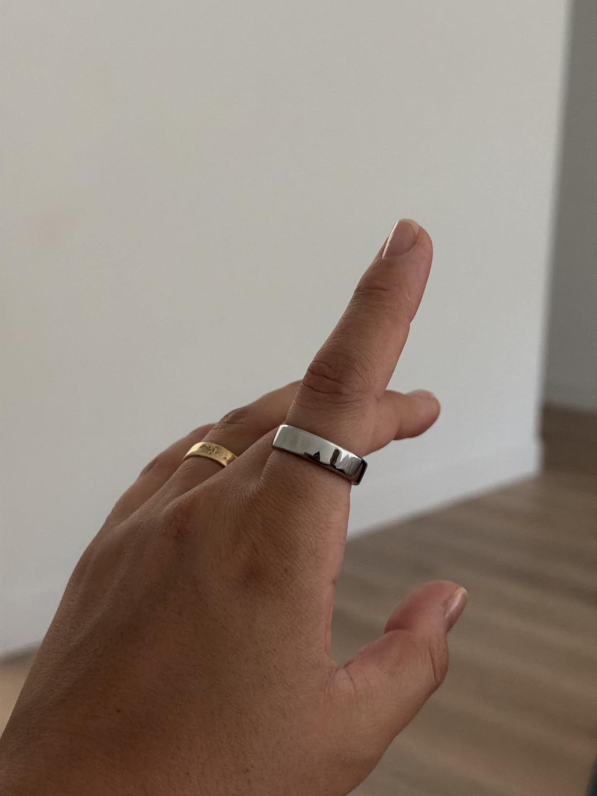 Oura Ring 5 Smart Ring - Gold - Size 9 - Fitness & Sleep Tracker | World's Smallest Smart Ring, Activity, Women's Health, AI Advisor, 1 Week Battery Life, IP68 Waterproof, Size Before You Buy customer photo 1