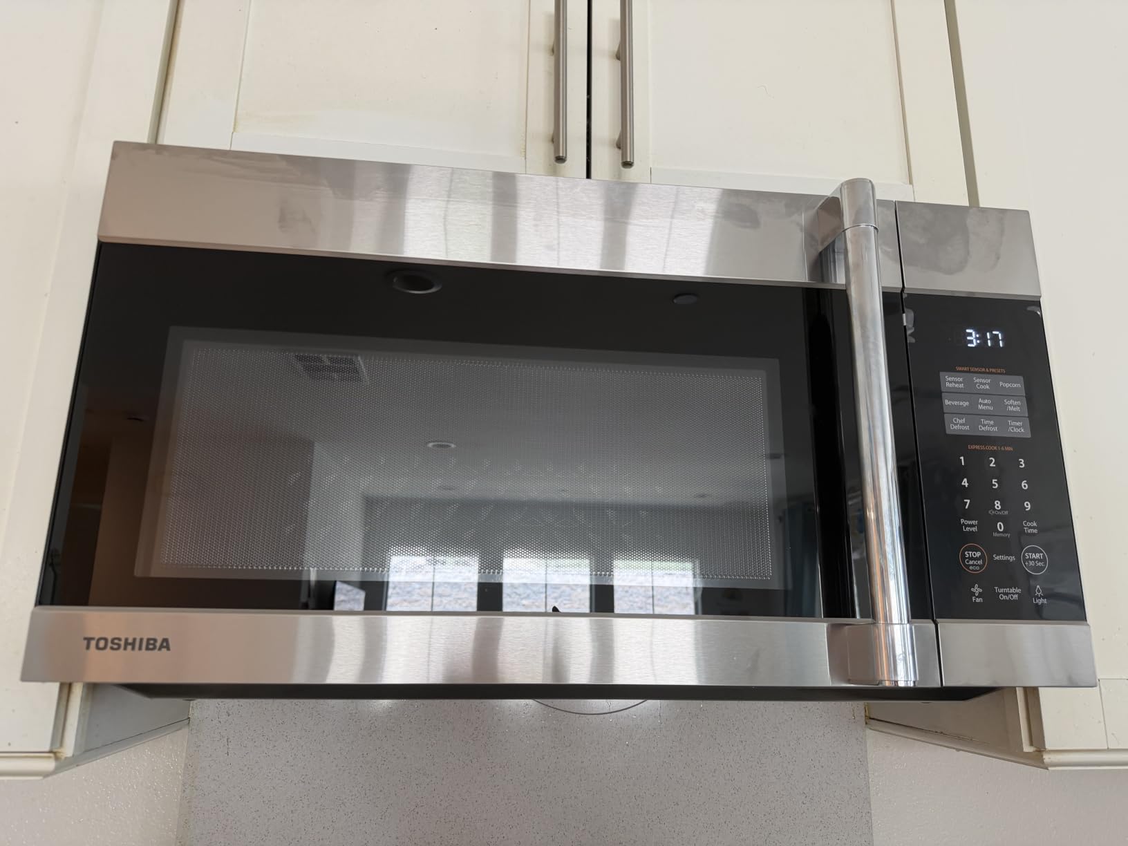 TOSHIBA 1.9 Cu.Ft. Over the Range Microwave Oven with Easy Installation, Soft Close Door, ChefDefrost, Sensor, 400 CFM Ventilation, 1000W, Stainless Steel, OA-EM19PH(SS) customer photo 1