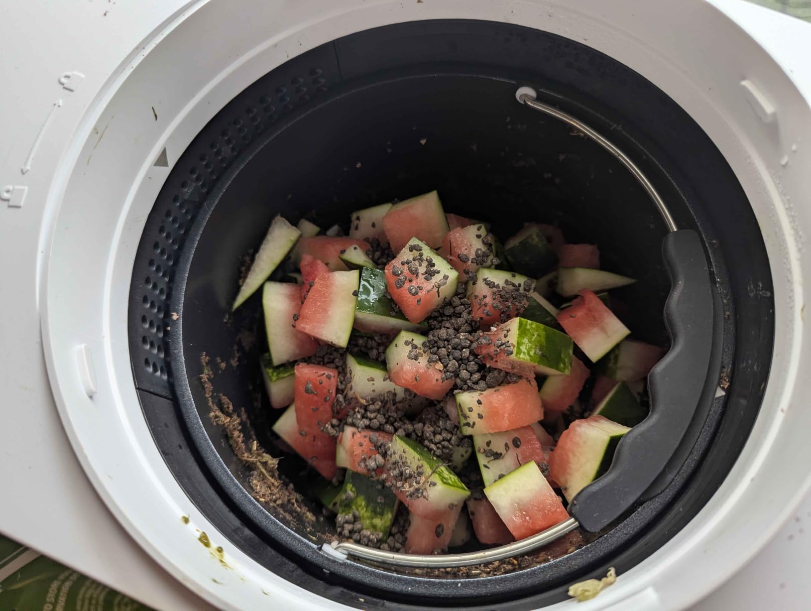 Odorless Electric Kitchen Composter 4.5L, Quiet ≤45dB for Home | Auto Clean, Large Carbon Filter Odor Control, Process Food Waste to Fertilizer in 4-8H, Countertop Mill Composter for Indoor customer photo 1