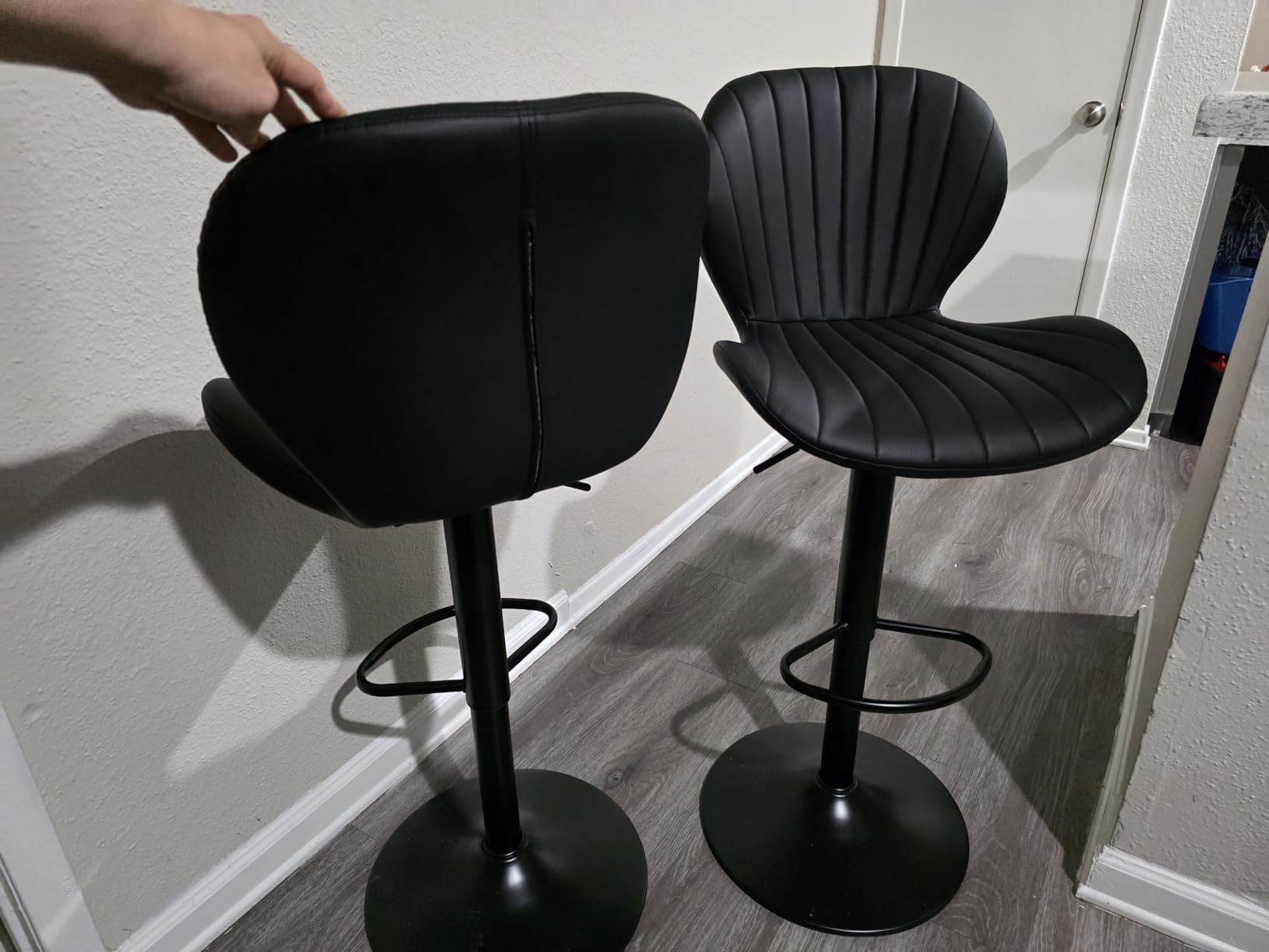 GRUSIGN Bar Stools Set of 2, Modern Swivel Adjustable Bar Chairs, Faux Leather Upholstered Counter Height Bar Stools with Backrest, Comfort Barstools for Kitchen Island, Home Bar, Black customer photo 1
