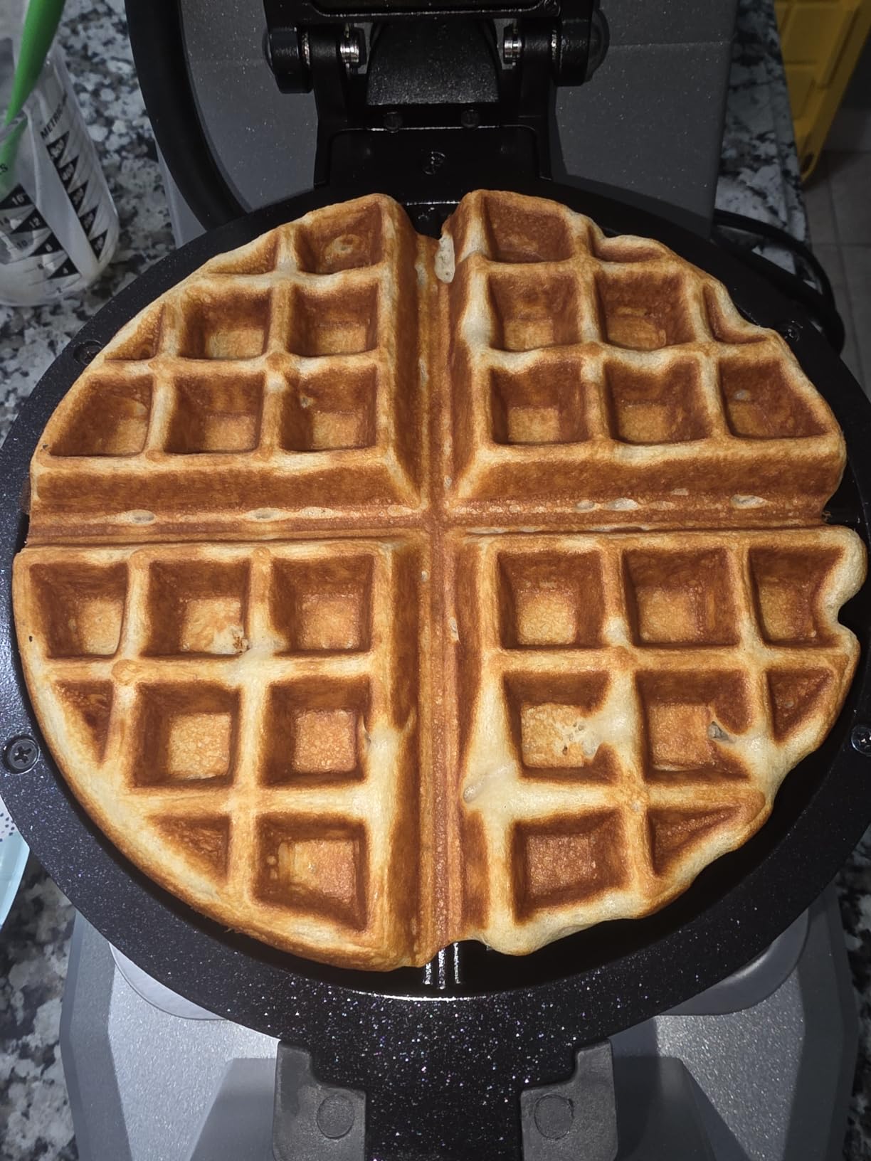 Waring Commercial Belgian Waffle Maker, 25 Waffles per Hour, Automatic Countdown Timer, Rotary Feature for Even Baking, Triple-Coated Nonstick Plates, NSF Certified, WW185X customer photo 2