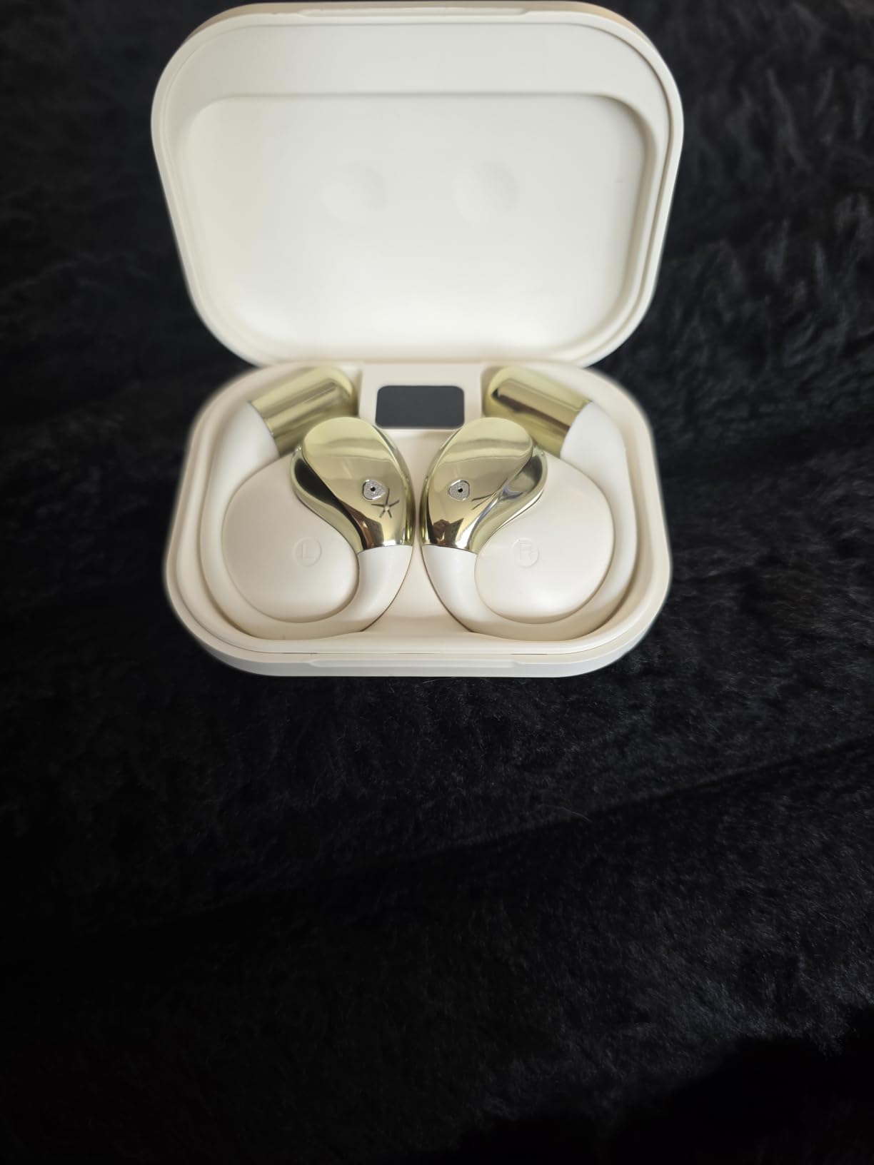 Open-Ear Headphones, Bluetooth 6.0 Wireless Earbuds Powerful Sound, 40H Open Ear Earbuds with ENC Mic, Comfortable Ear Hooks/IP7 Waterproof/Fast Charging Earphones for Workouts/Running, Black customer photo 2