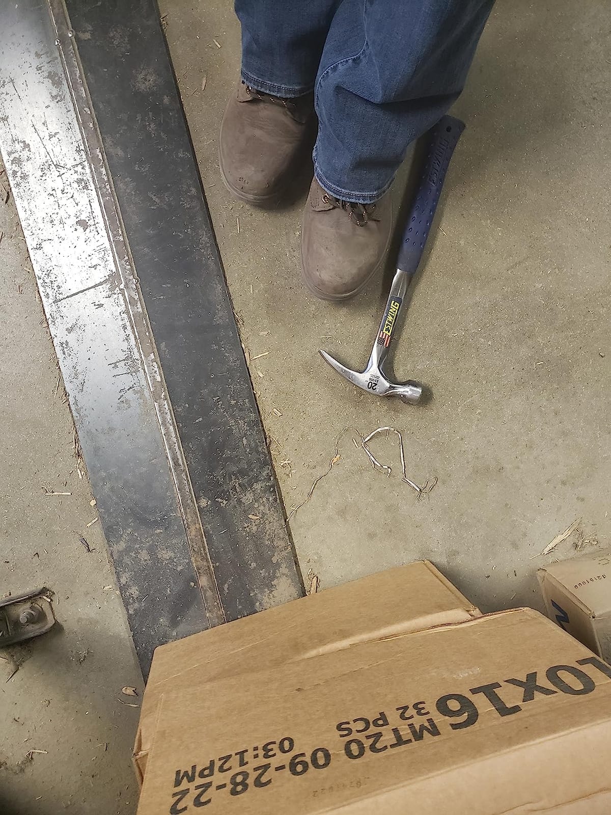 ESTWING 20 oz Framing Hammer, Forged Steel Hammer, Shock Reduction Grip customer photo 1