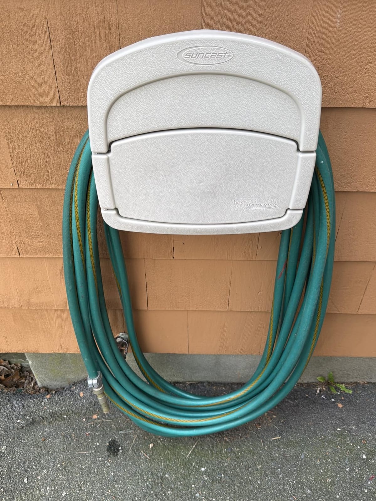 Suncast CPLDHH15000 Deluxe Garden Hangout with 150-Foot Capacity And Enclosed Storage Compartment, DHH150 Hose Hanger customer photo 2