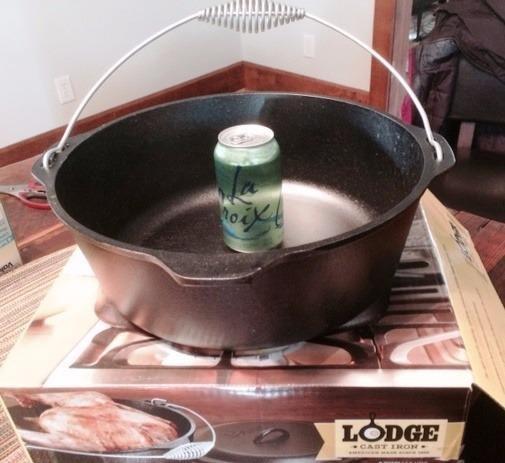 Lodge Pre-Seasoned Cast Iron Dutch Oven with Bail Handle, 5 Quart customer photo 2