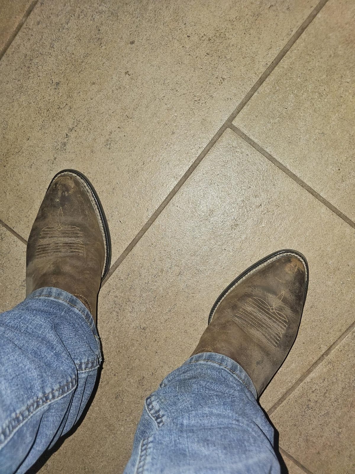 Ariat Men's Heritage R Toe Western Boot customer photo 2