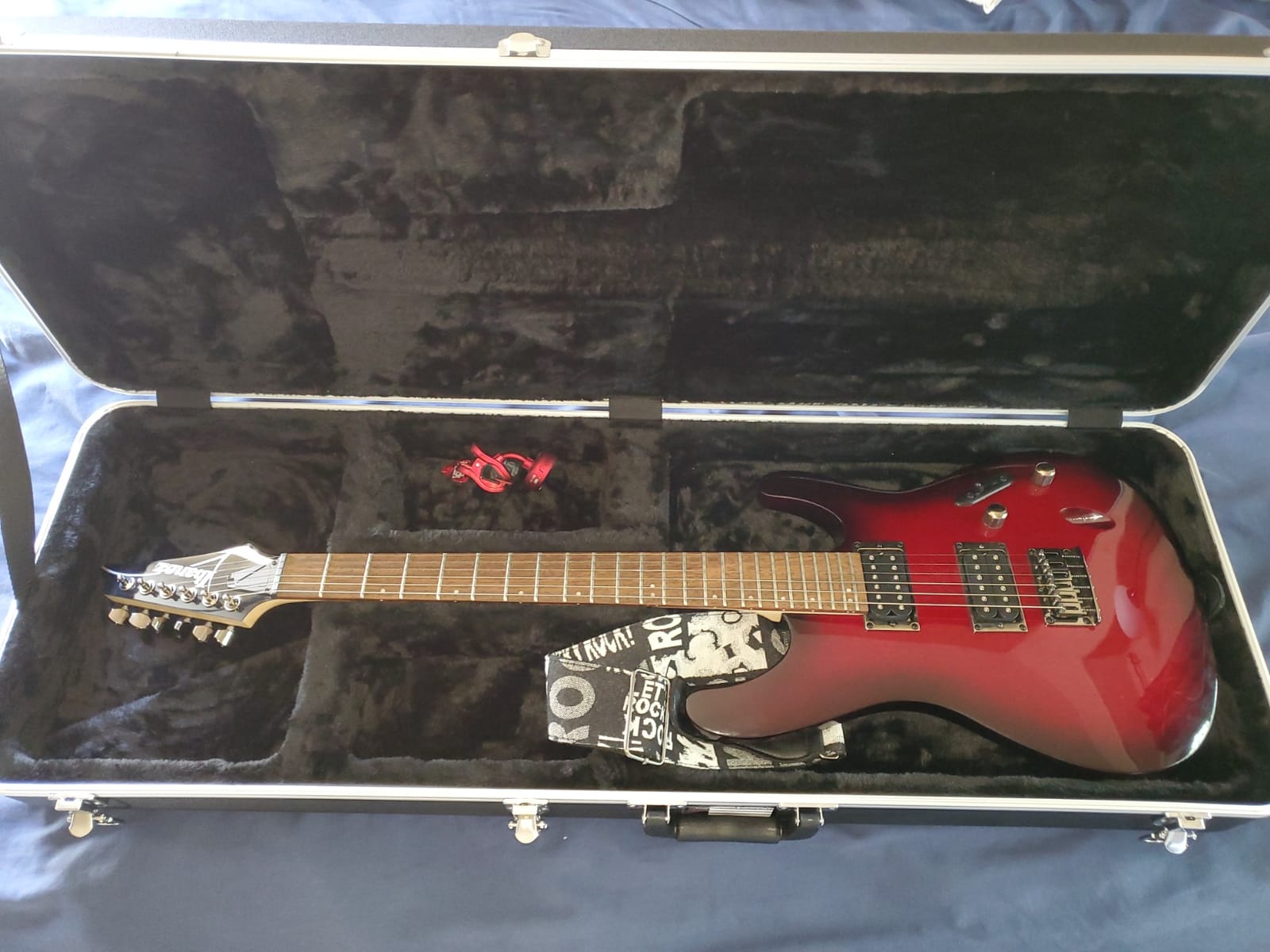 Gator Cases Deluxe Legacy Series Lightweight Deluxe ABS Molded Case for Standard Strat or Tele Style Guitars (GC-ELECTRIC-A) customer photo 2