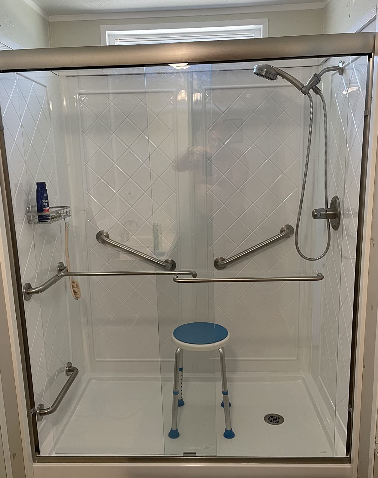 Moen 8912 Home Care 12-in Stainless Steel Grab Bar with Concealed Screws customer photo 2