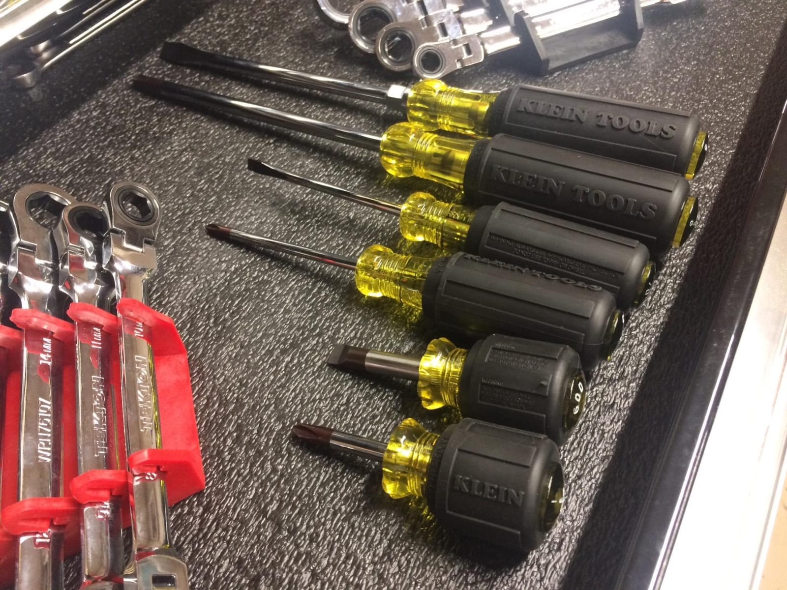 Klein Tools 85078 Screwdriver Set, Made in USA, All-Purpose Screwdriver Kit has 4 Phillips and 4 Flat Head Tips, Non-Slip Cushion Grip, 8-Piece customer photo 1