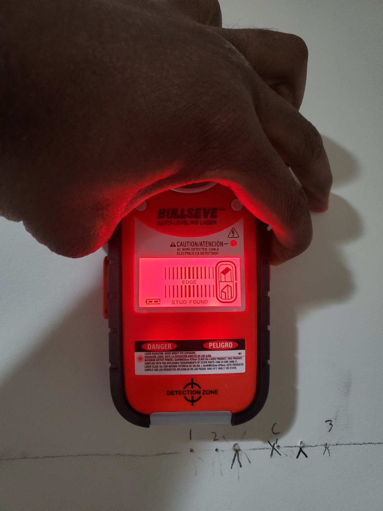BLACK+DECKER Line Laser, Auto-leveling with Stud Finder (BDL190S) customer photo 1