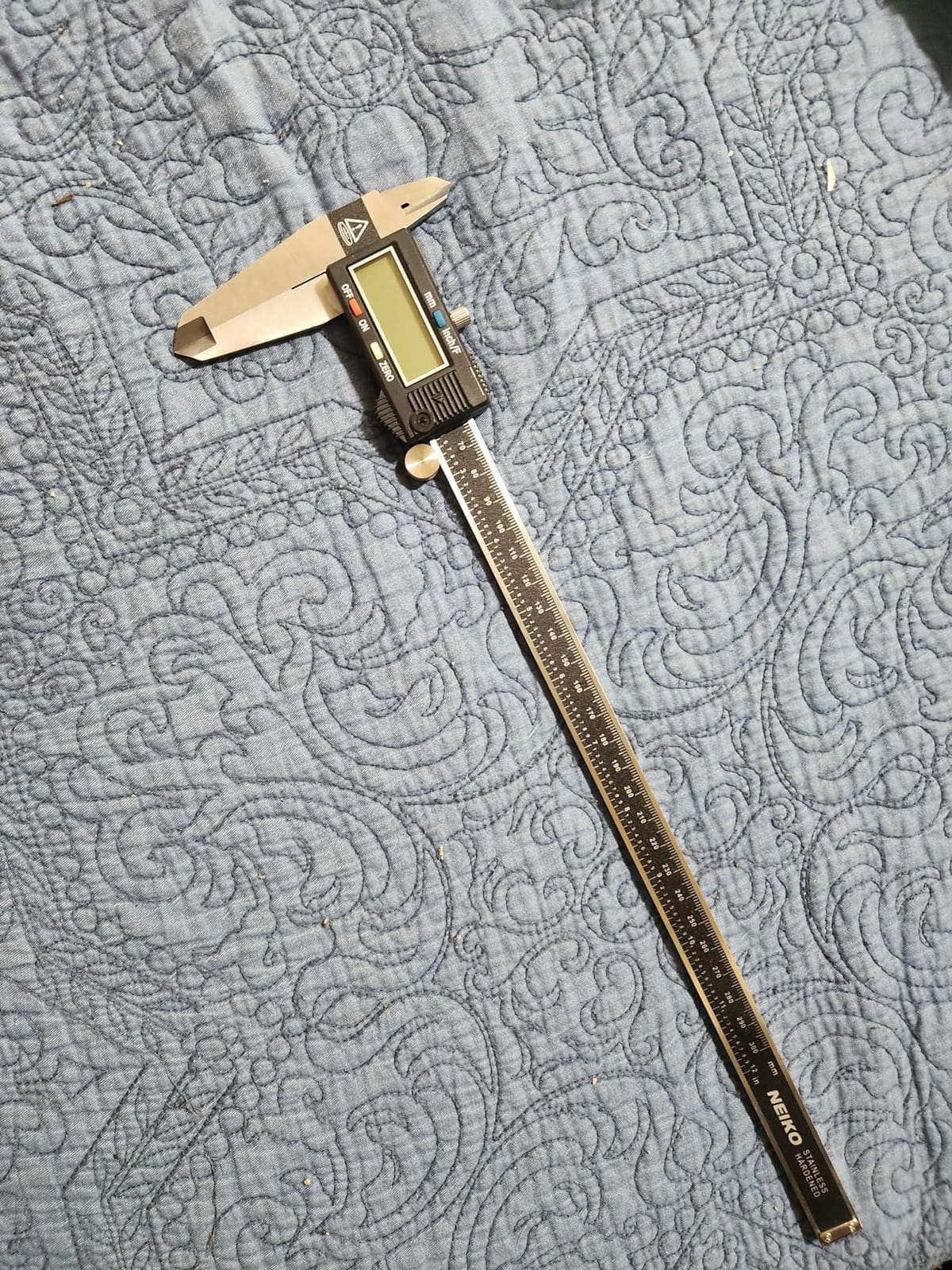 NEIKO 01409A 12” Electronic Digital Caliper | Extra Large Display | 0-12 Inches | Inch/Fractions/Millimeter Conversion | Polished Stainless Steel customer photo 2