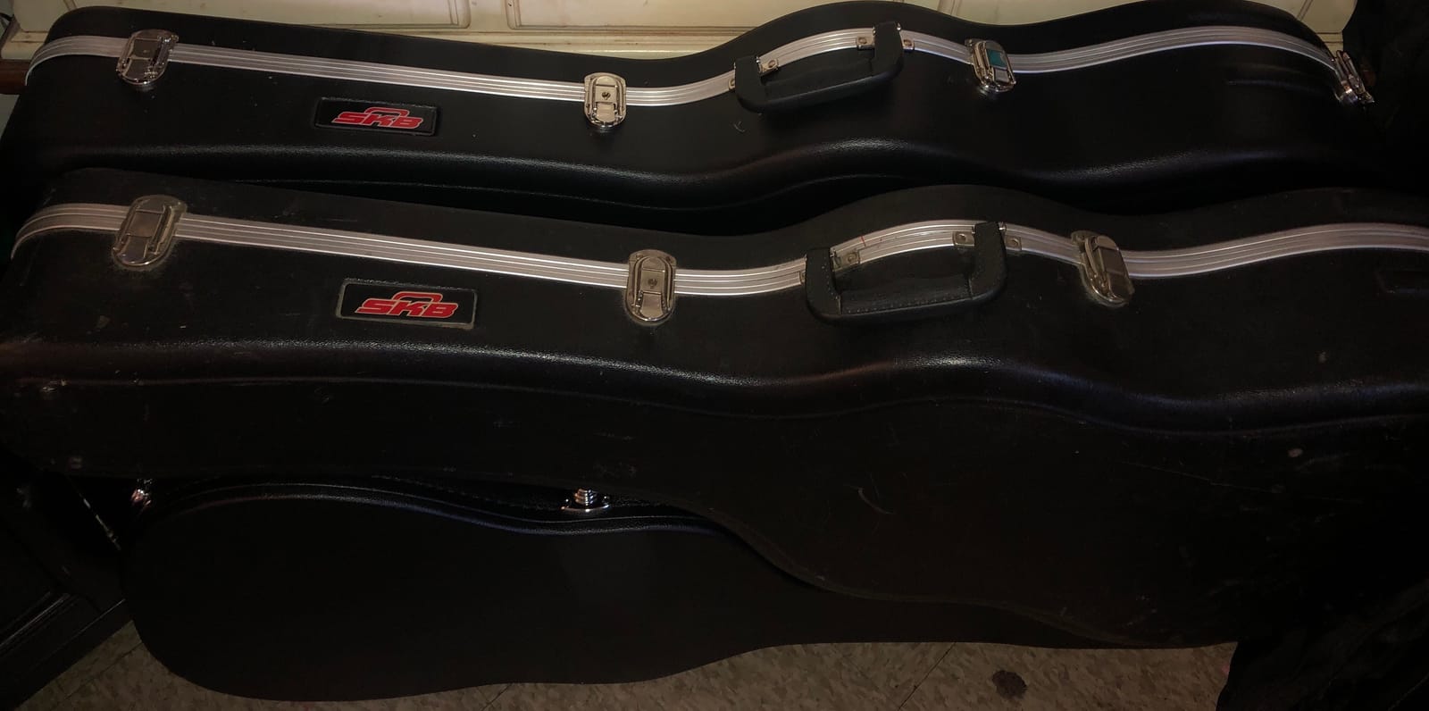 Gator Cases Traditonal Series Hard-Shell Wood Case for 6 or 12-String Dreadnought Style Acoustic Guitars (GWE-DREAD 12) customer photo 1
