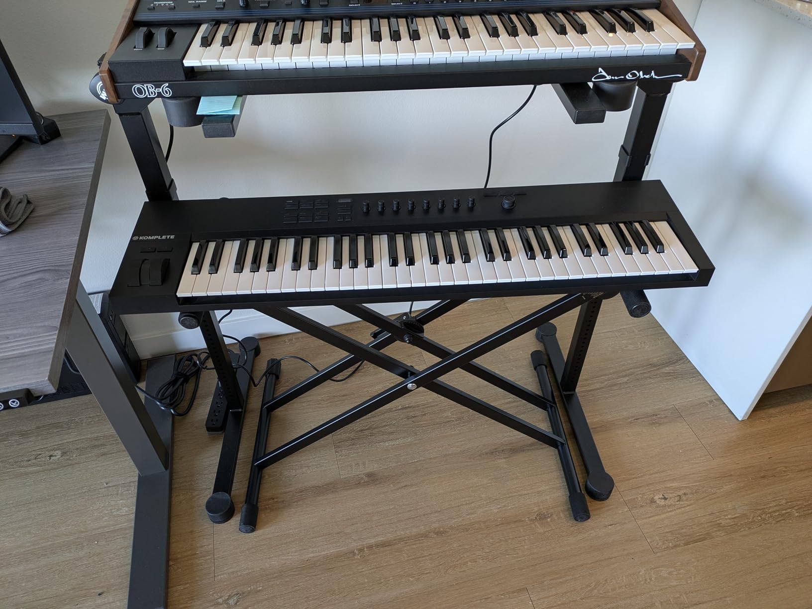 K&M Konig & Meyer 18990.015.55 Rick Keyboard X-Style Stand | Ergonomic Adjustable Height Clamp | Double Cross Brace Legs | Pre-Assembled | Portable For Travel | German Made | Black customer photo 1