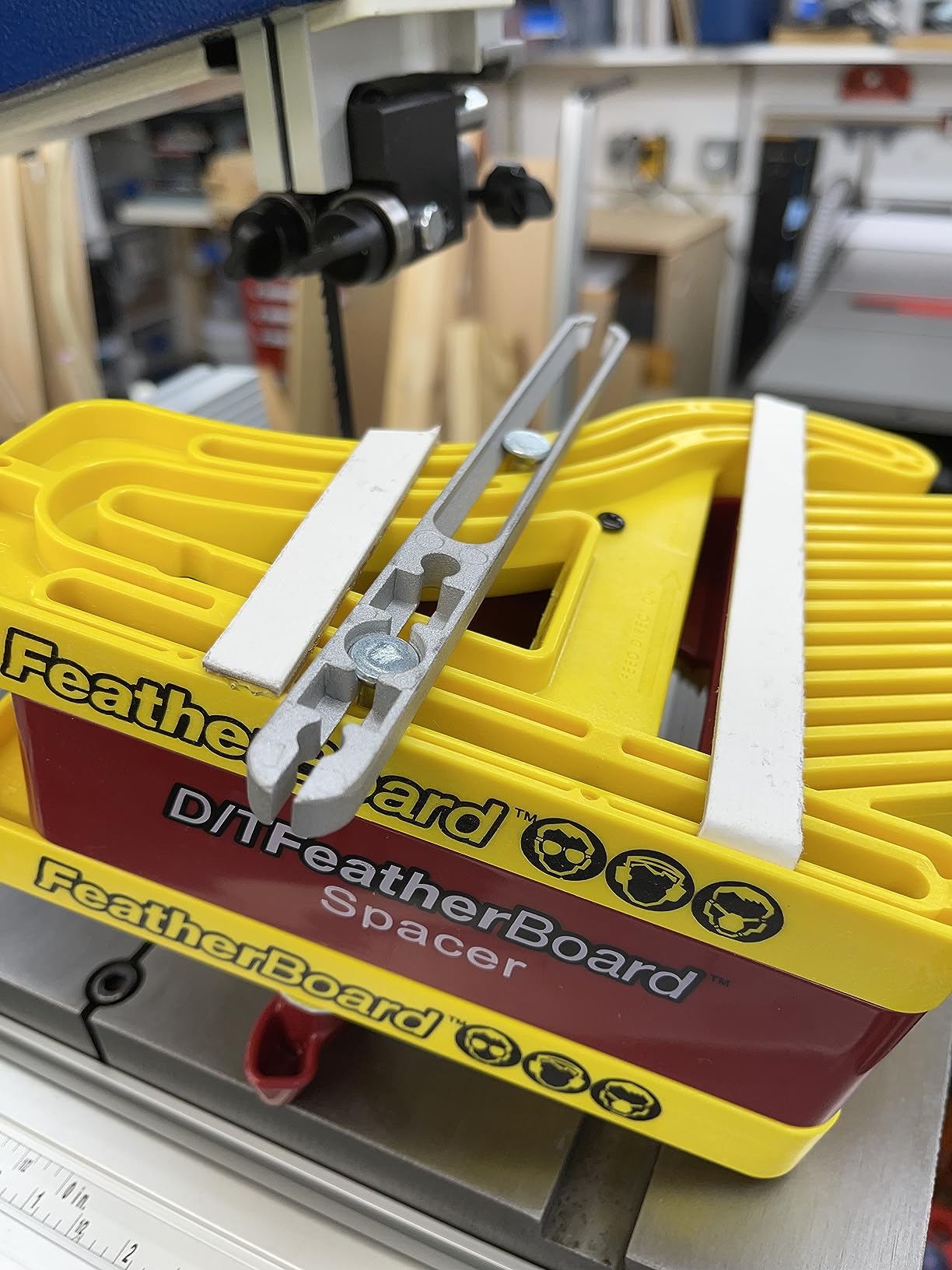 Milescraft 1407 D/T Feather Board – Universal Dual or Tandem Feather Boards for Woodworking on Table Saws, Router Tables and Band Saws, Yellow customer photo 1